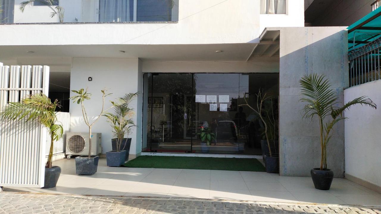 Saltstayz Sector 52 - Ardee City Mall Gurgaon Extérieur photo